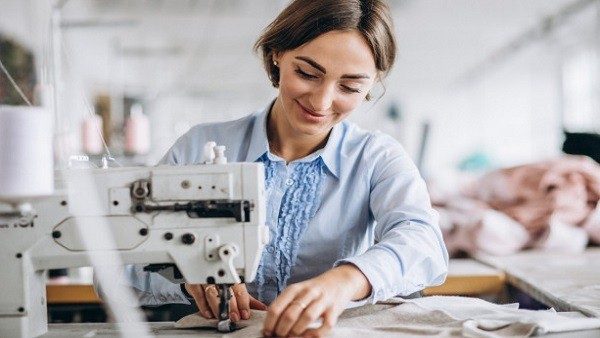 خيوط وأدوات خياطة
